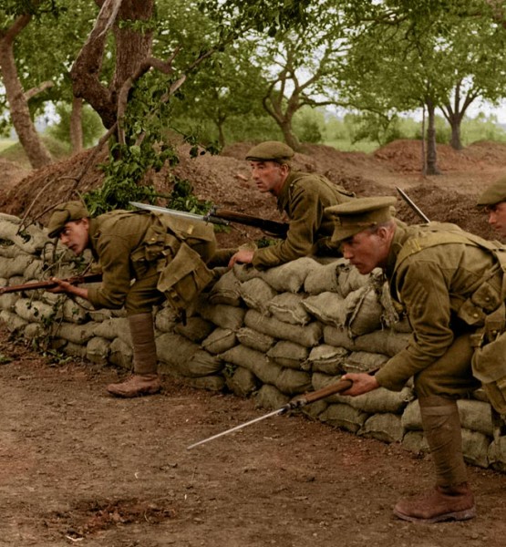 7-soldiers-advance-from-trench-ww1-colour