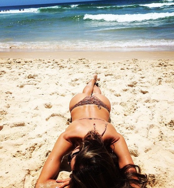 alessandra-instagram-beach-body-700