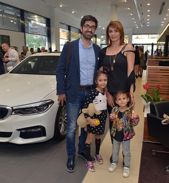 Yeni Bmw 5 Serisi Ozgorkey Otomotiv De Bekleyenleriyle Bulustu Magazin Izmir