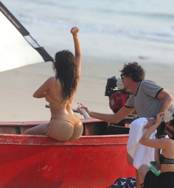Kim-Kardashian-Thong-Bikini-Picture34
