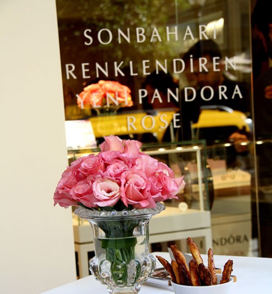 Pandora Rose Koleksiyonu Nu Izmir De Duzenledigi Ozel Bir Davet Ile Tanitti Magazin Izmir