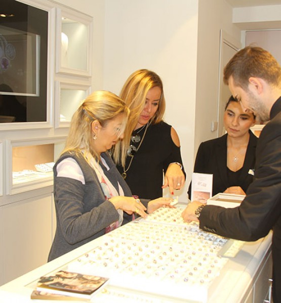 Pandora Rose Koleksiyonu Nu Izmir De Duzenledigi Ozel Bir Davet Ile Tanitti Magazin Izmir