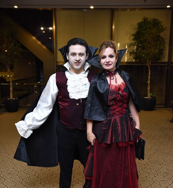 Hilton Izmir Den Kostum Temali Personel Balosu Magazin Izmir