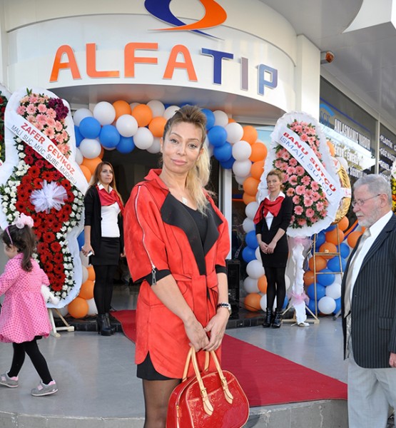 Alfa Tip Merkezi Nde Renkli Acilis Magazin Izmir